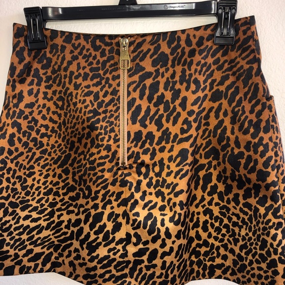 Cheetah print mini skirt - Picture 4 of 5